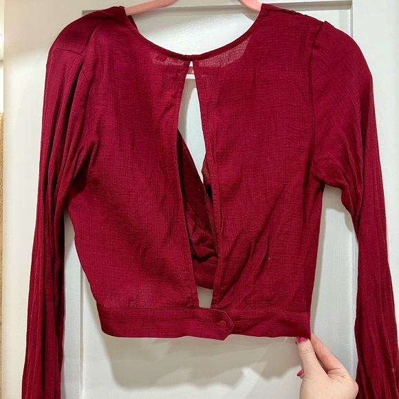 Long Sleeve Backless Crop Top - Picture 3 of 4